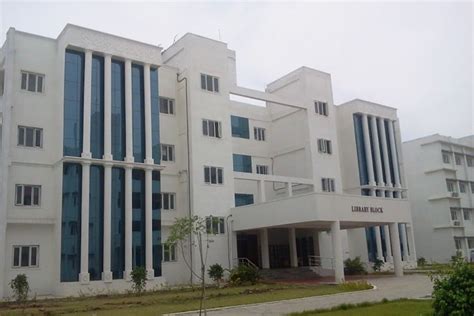 school of excellence in law chennai fees structure