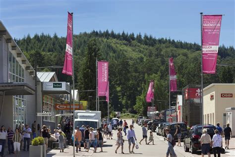 Schuhe kaufen bei Schuh Sam Hauenstein direkt in der Schuhmeile.
