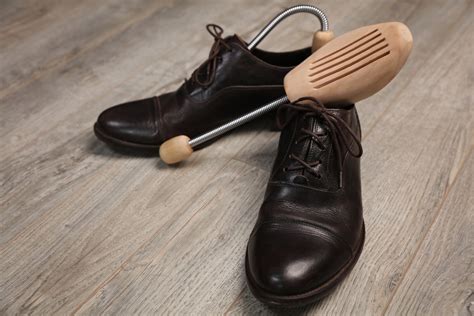 Lederschuhe weicher machen wikiHow