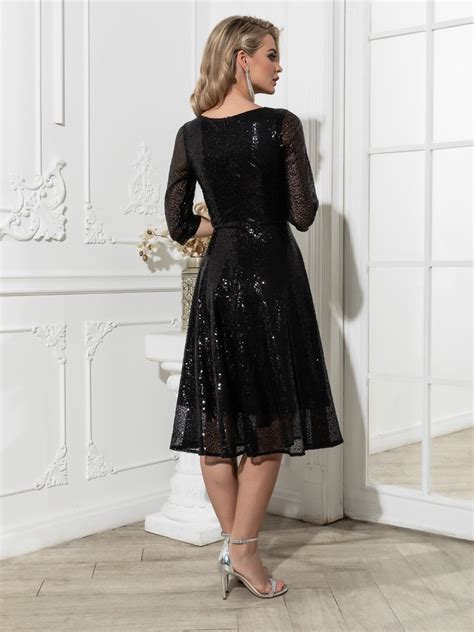 Das perfekte Outfit für jede Party: Ein schickes schwarzes Partykleid