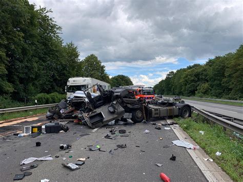 schwerer unfall auf der a52