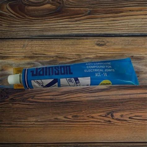 Scissors And Paste Lug