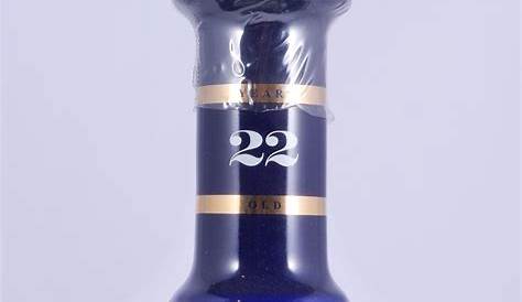Whisky bouteille bleue Table de cuisine