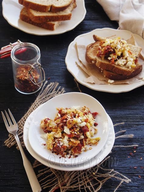 scrambled eggs with feta and sundried tomatoes