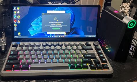 Screen Computer With Keyboard