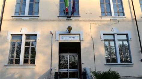 scuola aldo moro rivarolo