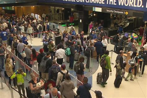 seatac airport security line wait times