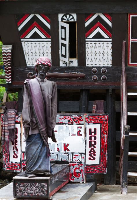 sebuah hiasan berbentuk limas Indonesia penghormatan leluhur