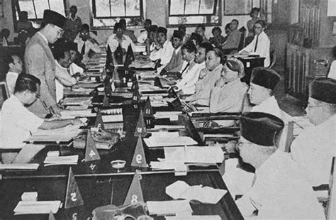 sebutkan 3 hasil sidang ppki 18 agustus 1945