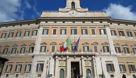 Palazzo Montecitorio E Un Edificio A Roma Dove La Sede Della Camera