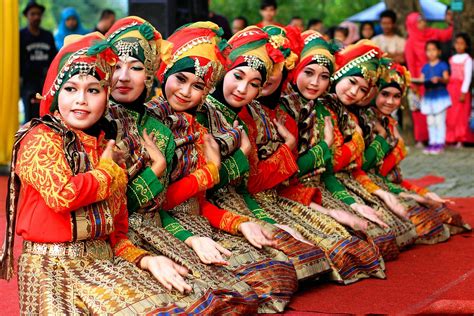 Macam Macam Adat Budaya Indonesia IMAGESEE