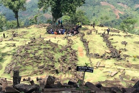 Sejarah Gunung Padang: Referensi Lengkap untuk Situs Megalitik Tertua