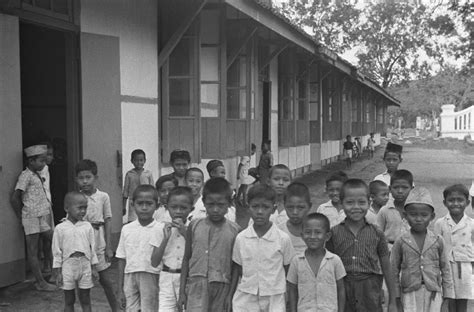 Lingkungan Sekolah di Indonesia: Permasalahan dan Solusi