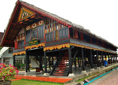 sejarah rumah adat aceh