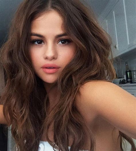 selena gomez close social media