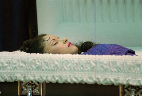 selena quintanilla in coffin