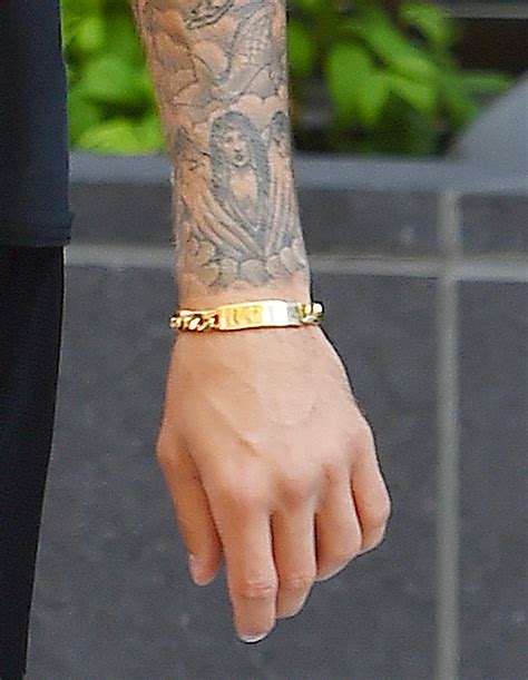 'An S for Selena!!!' Justin Bieber fans speculate latest tattoo is
