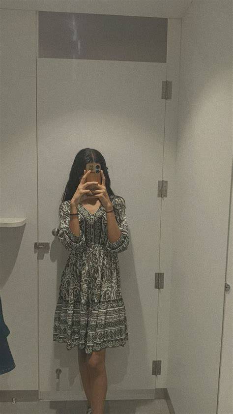 Hide face selfie🤳 pose for girls in 2021 Cute couple selfies
