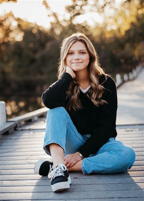 Senior Portrait Posing Ideas