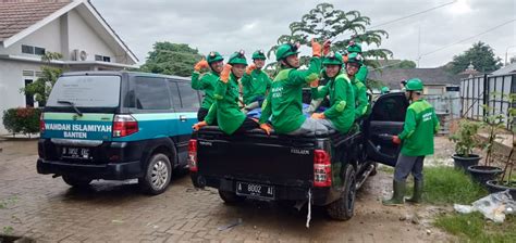 Satbrimobda Banten, Seragam Dinas Dijadikan Alas Tandu "Tak Ada Rotan