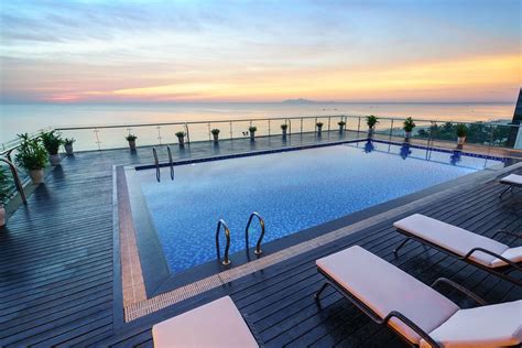 serene beach hotel da nang