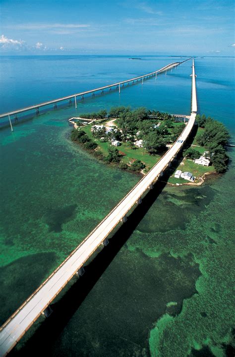 seven mile bridge in the florida keys