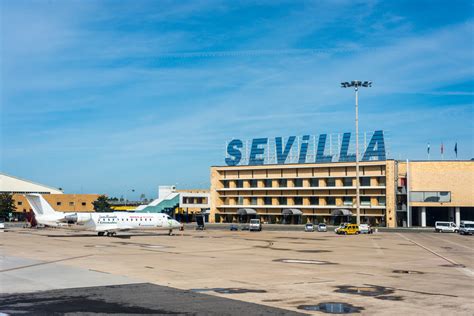 sevilla airport to city