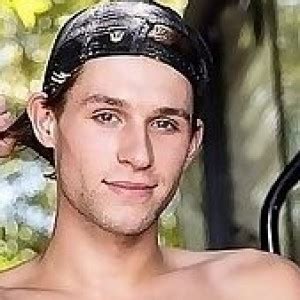 Unveiling Shae Reynolds: The Creativity Behind Digital Gold