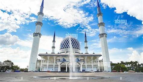 Blue Shah Alam Mosque in Kuala Lumpur Stock Image - Image of minaret