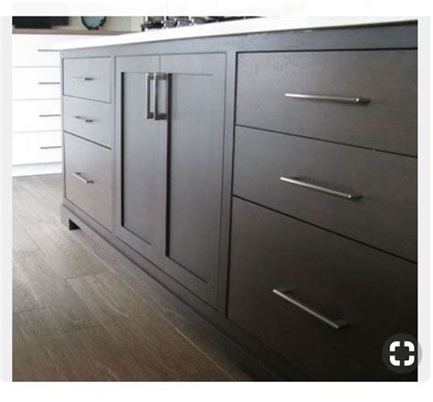 Shaker Cabinets With Flat Drawers