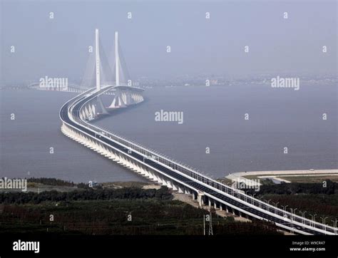 shanghai yangtze river bridge
