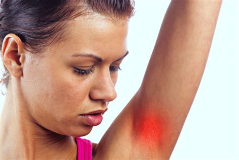 sharp pain in armpit female
