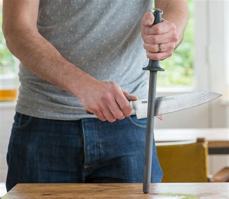 Sharpening Knives With Rod