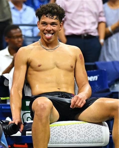 shelton nude mitchell