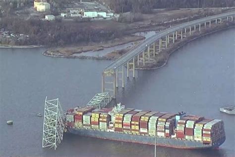 ship crashes into baltimore bridge
