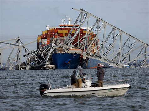 ship hits bridge in baltimore