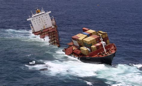 ship wrecks and crashes