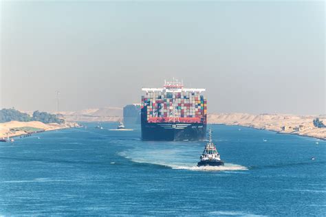 shipping in red sea