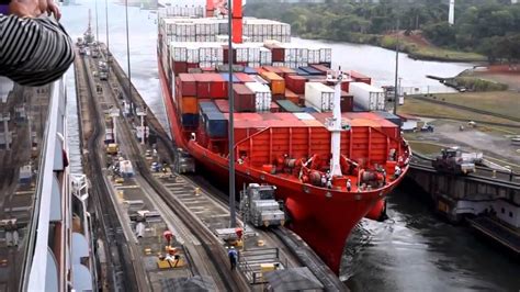 ships stuck at panama canal