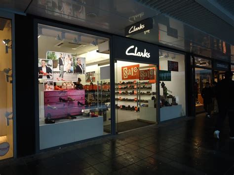 shoe store rotterdam mall