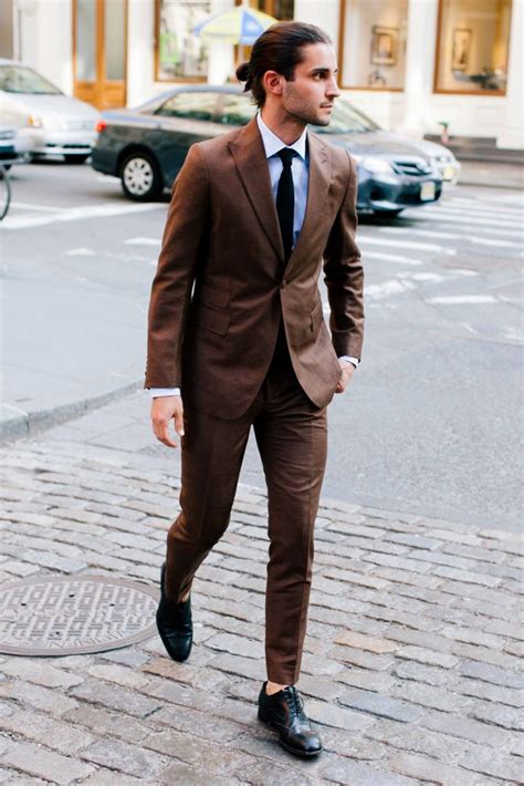 shoes to wear with light brown suit