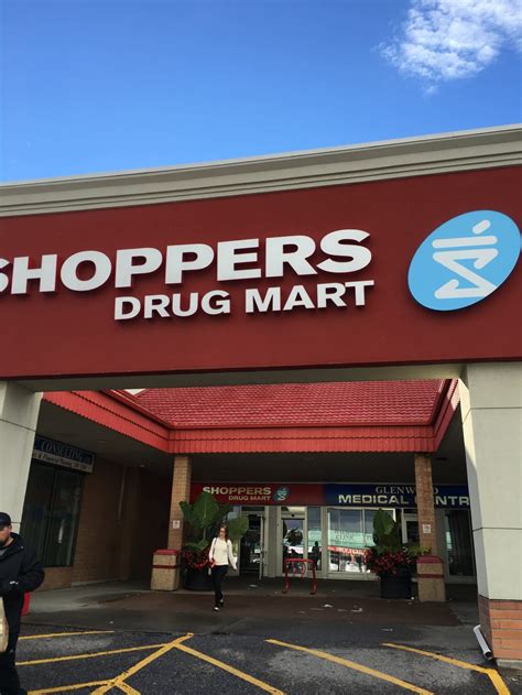 shoppers drug mart store hours today
