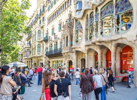 shopping street in barcelona