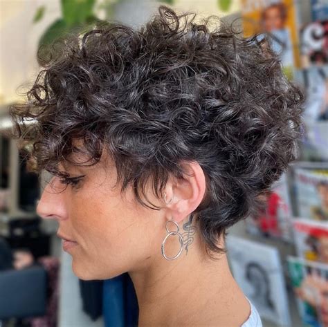 Short Curly Hair 20212022 25 Easy Hairstyles for Short