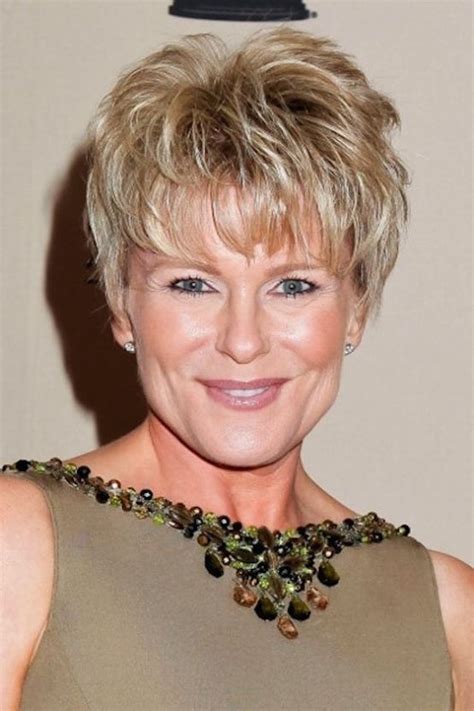 80+ Classic And Elegant Short Hairstyles For Women Over 50