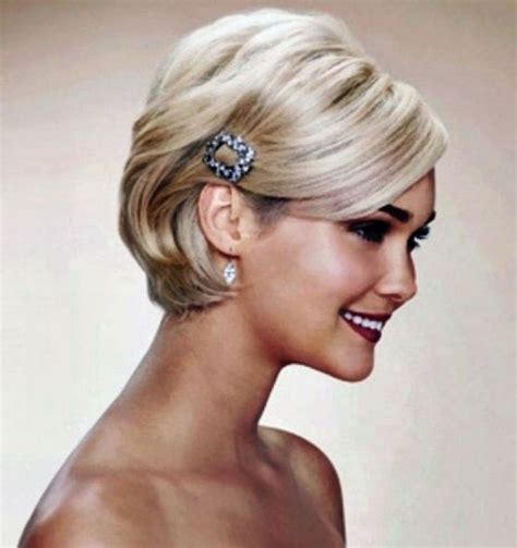  79 Stylish And Chic Short Hair Mother Of The Bride Hairstyles With Fascinator For Bridesmaids