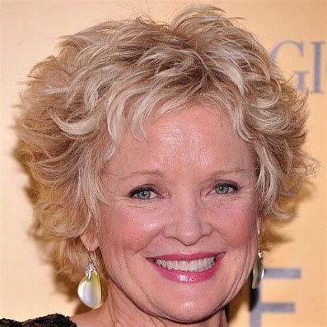 Stunning Short Hairstyles For Curly Hair Over 60 With Simple Style