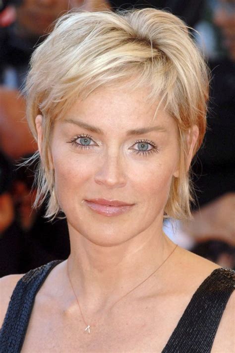 Perfect Short Hairstyles For Older Women With Simple Style