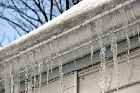 home.furnitureanddecorny.com:should i remove icicles from gutters