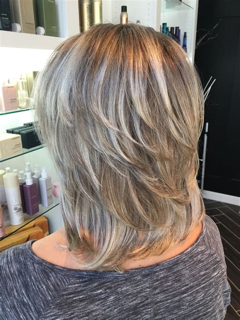 This Shoulder Length Hair With Shorter Layers On Top For Hair Ideas